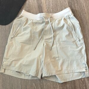 Men’s Lululemon 7” shorts